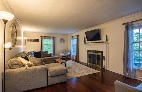 Summerlee Casa | New River Gorge Oasis-Hot Tub, Fire pit andGood Vibes