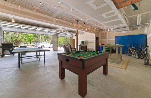 Bellaire Casa | New Riverfront BYO Boat Game Room