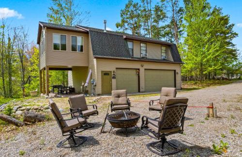 Bellaire Casa | New Riverfront BYO Boat Game Room