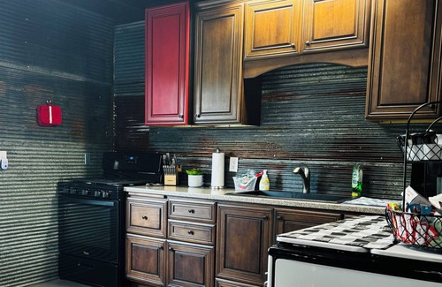 Moravia Casa | New Rustic Retreat, Firepit & Games, Hiking, Boating & Fishing near Lake Rathbun