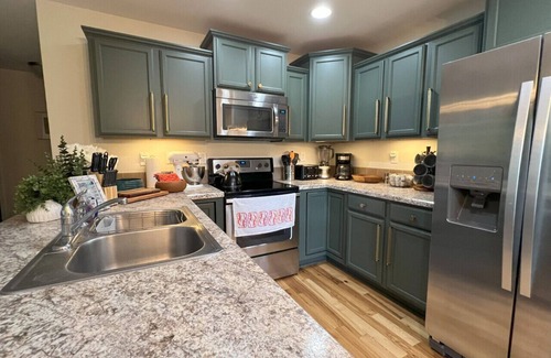 Court House Casa | New! Salamander Hill Cottage by Buffalo Mtn Getaway