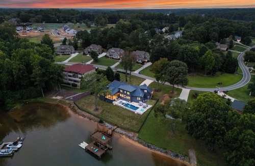 Mooresville Casa | New Saltwater Pool + Spa, Views | Wilson Hideaway