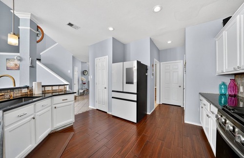 Stone Oak Casa | NEW! San Antonio Oasis Hot Tub & Pool Access