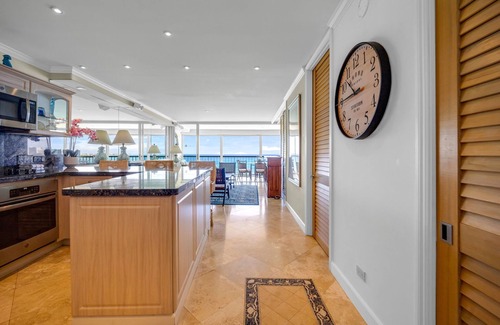 Diamond Head - Kapahulu - St. Louis Condominio | New! Sans Souci 1004 – Oceanfront 1BR Gem w/ Parking + Views