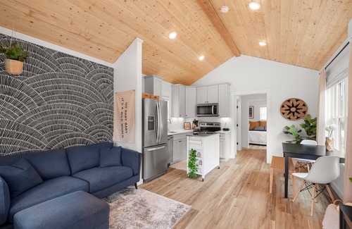 Pacific Beach Casa | New* Seabrook's Right as Rain, a dog-friendly Trailside Cabin!
