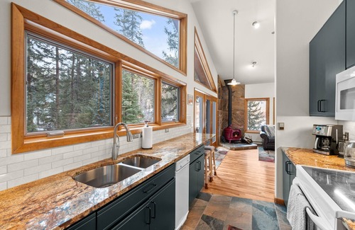 Downieville-Lawson-Dumont Casa | New! Secluded Forest Oasis - Backs up to National Forest - Fireplace
