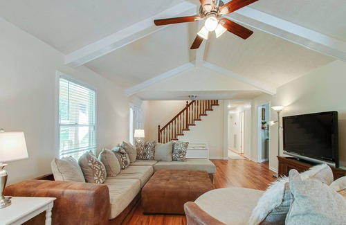 Bellevue Casa | NEW Secluded Pool Home 20 Mins to DWTN!