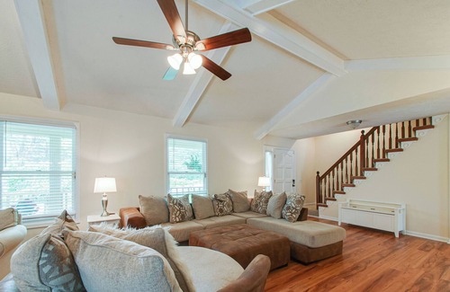 Bellevue Casa | NEW Secluded Pool Home 20 Mins to DWTN!