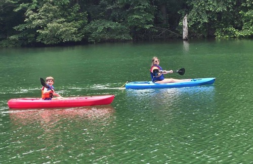 La Follette Casa | NEW! Secret Gem, Quiet Cove, Dbl Decker Dock w/slide, Sleeps 30, Super Kitchen