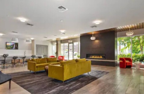 Downtown Baltimore Apartamento | New serene 5 min UMMC High ceilings We Love pets