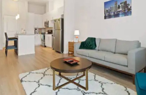 Downtown Baltimore Apartamento | New serene 5 min UMMC High ceilings We Love pets