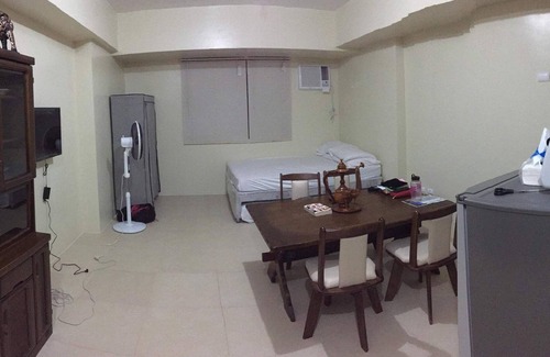 Tagaytay Apartamento | NUEVO Serin Condo Studio Unit con Wifi / Smart TV / Netflix (completamente amueblado)