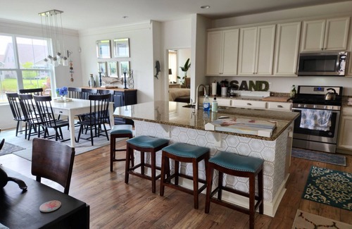 Millville Casa | Nueva SF Home on Pond Near Bethany Beach (en Bishops Landing), pases de piscina / transporte