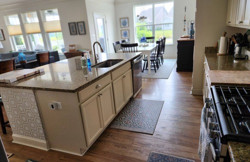 Millville Casa | Nueva SF Home on Pond Near Bethany Beach (en Bishops Landing), pases de piscina / transporte
