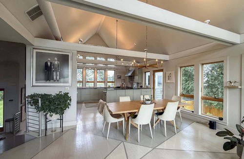 East Norwalk Casa | New! Shore Haven: Private Island Retreat w/ Sauna & Long Island Sound Views