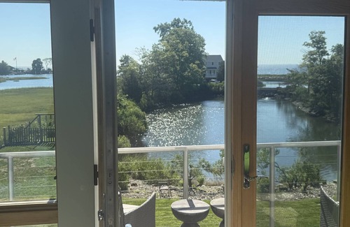 East Norwalk Casa | New! Shore Haven: Private Island Retreat w/ Sauna & Long Island Sound Views