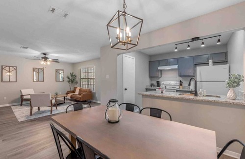 Southwood Valley Apartamento | New! Simplistic Getaway - 3 miles to campus!