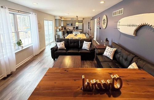 Blakeslee Casa | NEW Sinca Shores Lakefront Luxury 5BR - With Hot Tub & Fire Pit