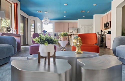 Pinal County Casa | NEW! Sleeps 24+ House w/Heated Pool, Arcades, Soda Fountain