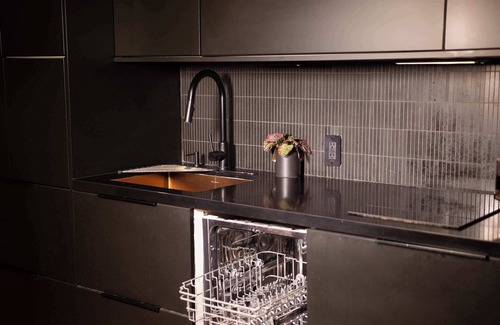 Melrose Casa | The NomadPad Modern Private Studio with Full Kitchen and Yard in the Heart of LA