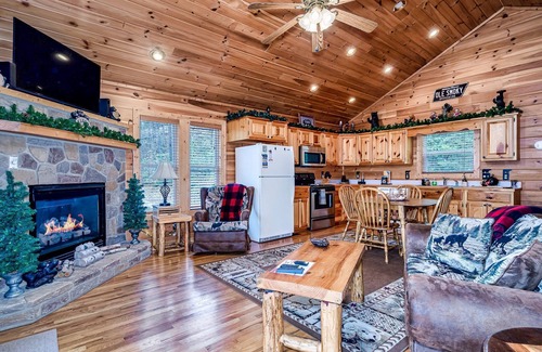 Wears Valley Cabina | NEW! Snuggle Bear Cabin in the Heart of the Smokies!