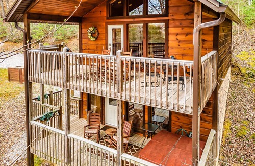 Wears Valley Cabina | NEW! Snuggle Bear Cabin in the Heart of the Smokies!