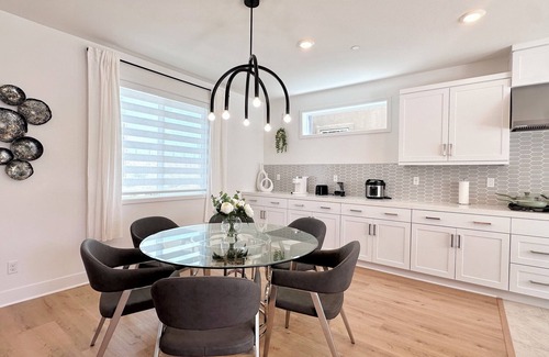 Irvine Casa | New! Solis Park 4-Bedroom Home w/ Backyard