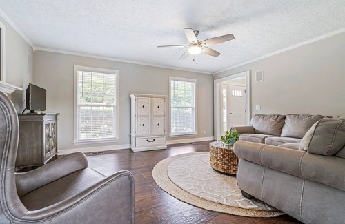 Franklin Villa | NEW Southall Country Villa Retreat mins from Southall Farm & Historic Franklin