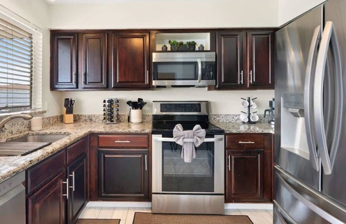 Glendale Casa | *NEW* Southwest Pool Oasis! Ping Pong & Mini Golf!