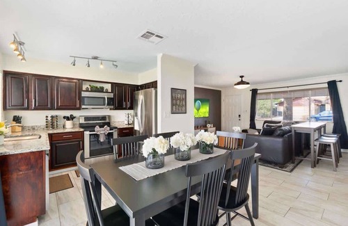 Glendale Casa | *NEW* Southwest Pool Oasis! Ping Pong & Mini Golf!