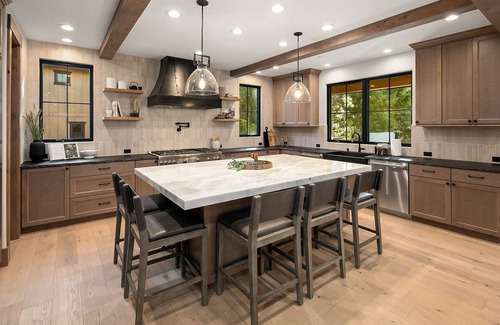 Cle Elum Casa | New! Spa Inspired Luxury Retreat*7BR*Sauna*Hot&Cold Tubs*Game Rm*Fire Pit