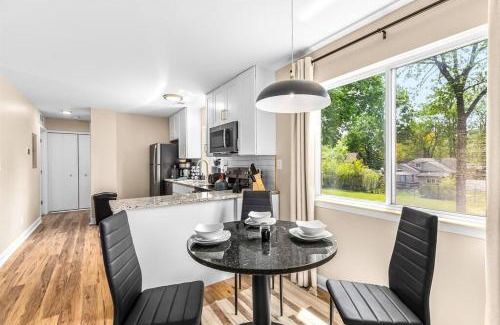 Roseville Apartamento | New! Spacious 1BR King Suite - Great Location