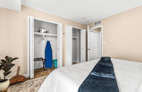 Roseville Apartamento | New! Spacious 1BR King Suite - Great Location