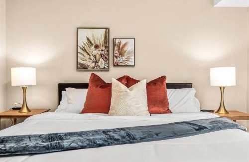 Roseville Apartamento | New! Spacious 1BR King Suite - Great Location