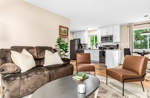 Roseville Apartamento | New! Spacious 1BR King Suite, Prime Location