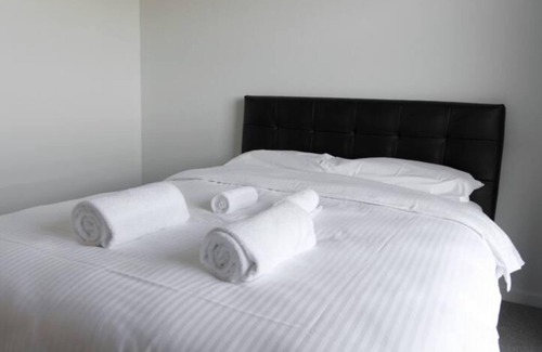 Northcote Apartamento | New Spacious 2 Bedroom With Gorgeous City Views