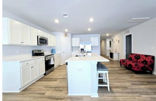 Southport Casa | New Spacious 3BR/2.5BA Beach House