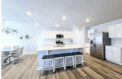 Southport Casa | New Spacious 3BR/2.5BA Beach House