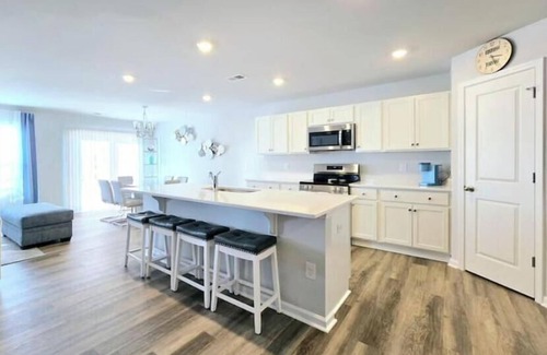 Southport Casa | New Spacious 3BR/2.5BA Beach House