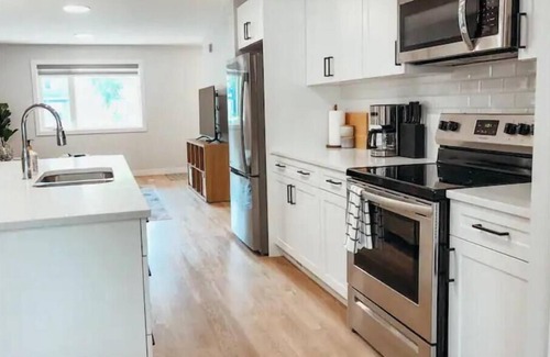 Winnipeg Condominio | New & Spacious 5 Bed / 3.5 Bath Duplex in South Osborne