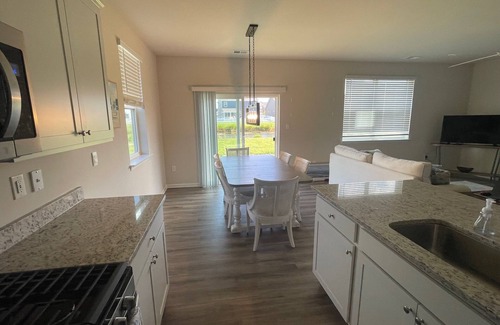 Millville Casa | New Spacious 5-bedroom 3 1/2 bath house in Millville DE near Bethany Beach.