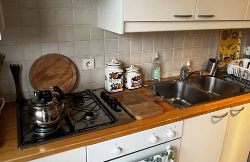 Watermael-Boitsfort Apartamento | NEW! Spacious, bright 2-bedrm, Ixelles Solbosch, great amenities. 2-wk+ stays
