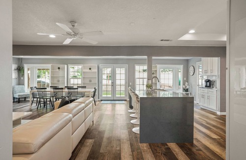 Valencia Casa | NEW Spacious & Cozy 5-bedroom house in enchanting Santa Clarita with AC