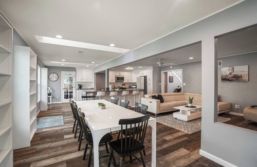 Valencia Casa | NEW Spacious & Cozy 5-bedroom house in enchanting Santa Clarita with AC
