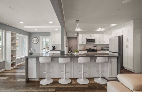Valencia Casa | NEW Spacious & Cozy 5-bedroom house in enchanting Santa Clarita with AC