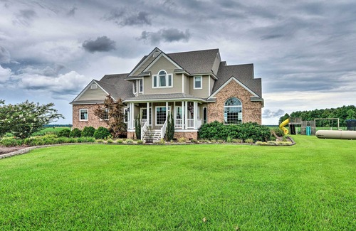 Columbia Casa | NEW! Spacious Family Getaway w/ Deck & Game Room!