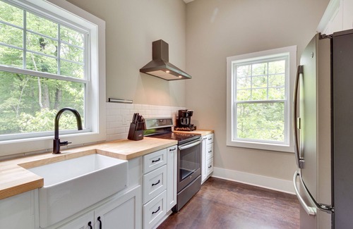 Coalmont Casa | ~New~ Spacious Lake House / Mountain House w/ Heated Pool & 2 Hot Tubs