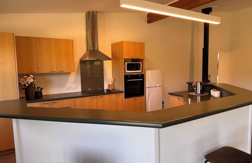 Hanmer Springs Casa | New, Spacious, Sunny, Modern w/ Mountain Views. Woodbank Retreat Hanmer Springs