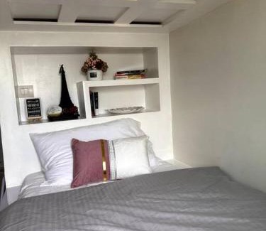 Loyola Heights Apartamento | New & Spacious Unit in QC w/Wifi & Netflix
