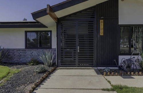 Greenacres Casa | New! Specious 3-bedroom house in lovely Bakersfield with AC and pool